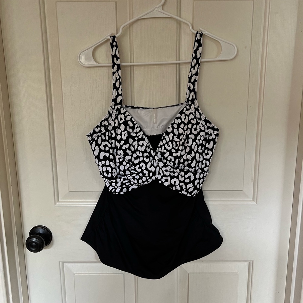 Lands End Tankini Top Black & White